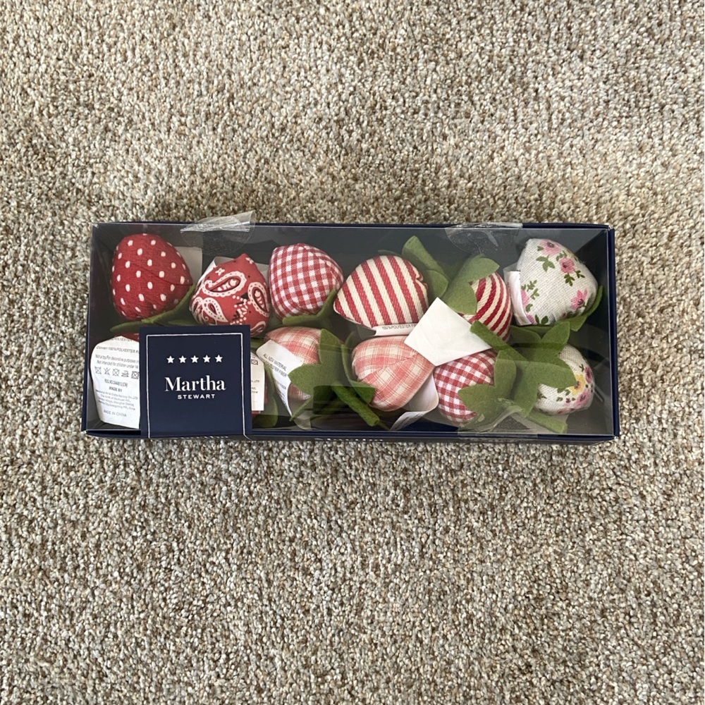 NWT Martha Stewart Stawberry Bowl Filler